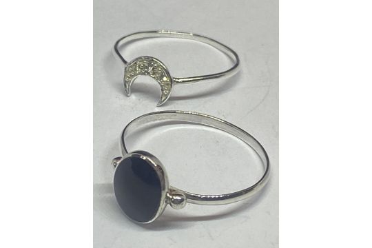 FOUR VARIOUS MARKED SILVER RINGS - Image 2 of 3