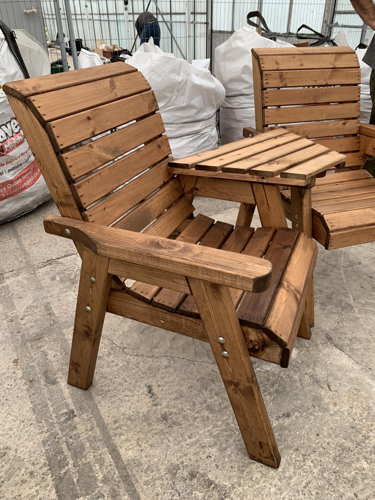 AN AS NEW EX DISPLAY CHARLES TAYLOR GARDEN FURNITURE SET. TWO SINGLE ARMCHAIRS WITH ADJOINING DRINKS - Image 3 of 3