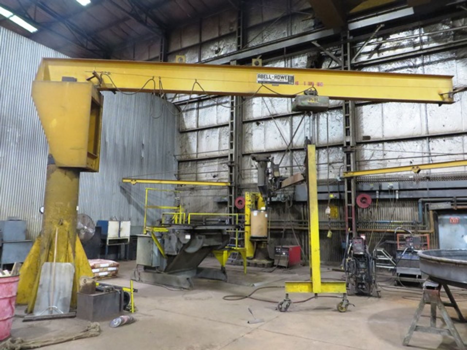 Able Howe 1-1/2 Ton 360 Degrees Free Standing Jib Crane