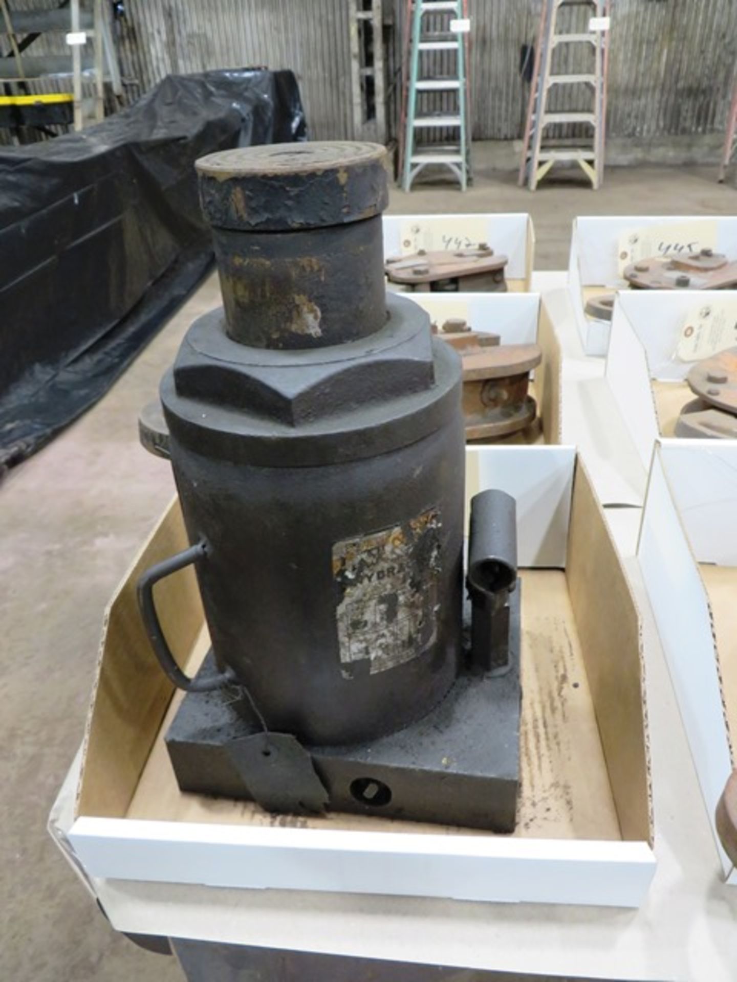 Approx. 40 Ton Hydraulic Bottle Jack