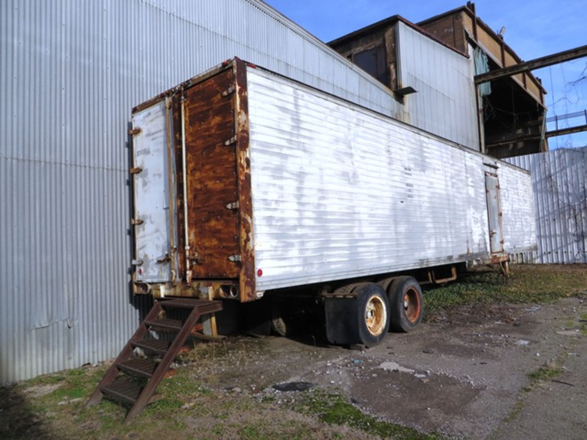 Clark Model 45DV2-C-H2S Approx. 45 Box Trailer