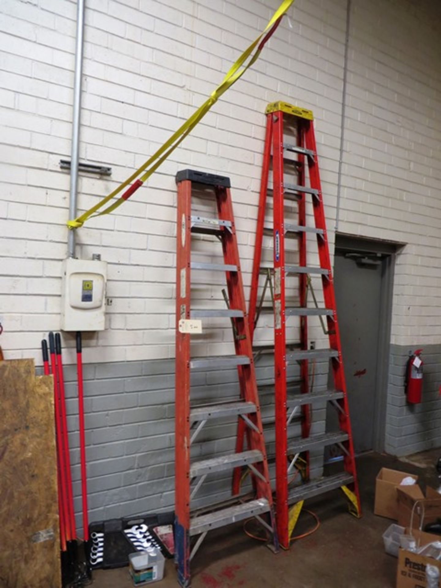 (1) 8' & (1) 10' Fiberglass Ladders