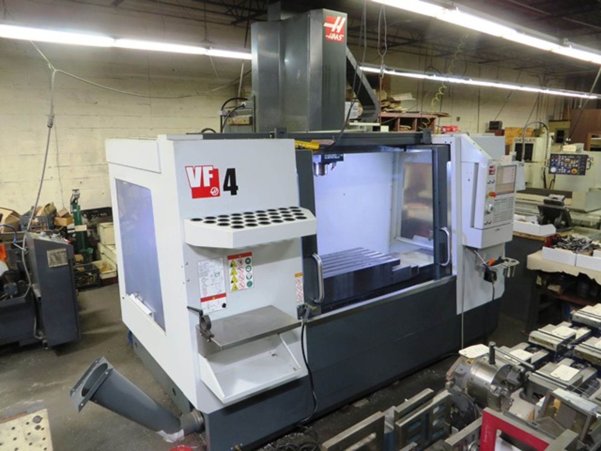 Haas VF-4 3-Axis CNC Vertical Machining Center - Bild 3 aus 6