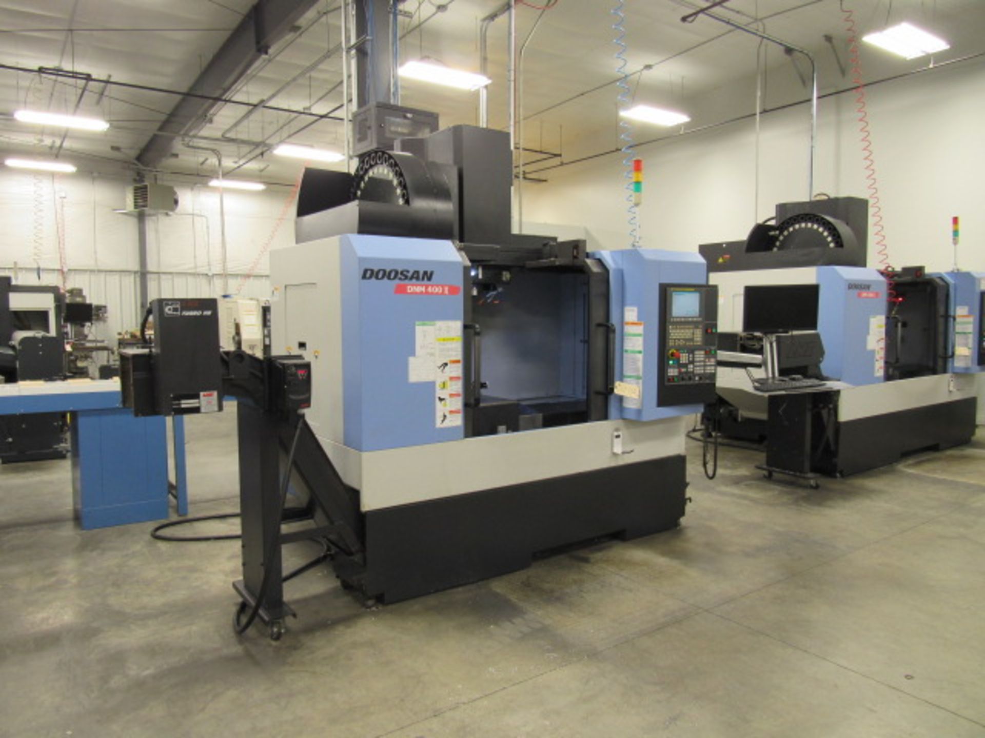 Doosan DNM400II CNC Vertical Machining Center with 36.2'' x 17.1'' Table, Big Plus #40, Spindle - Image 5 of 9