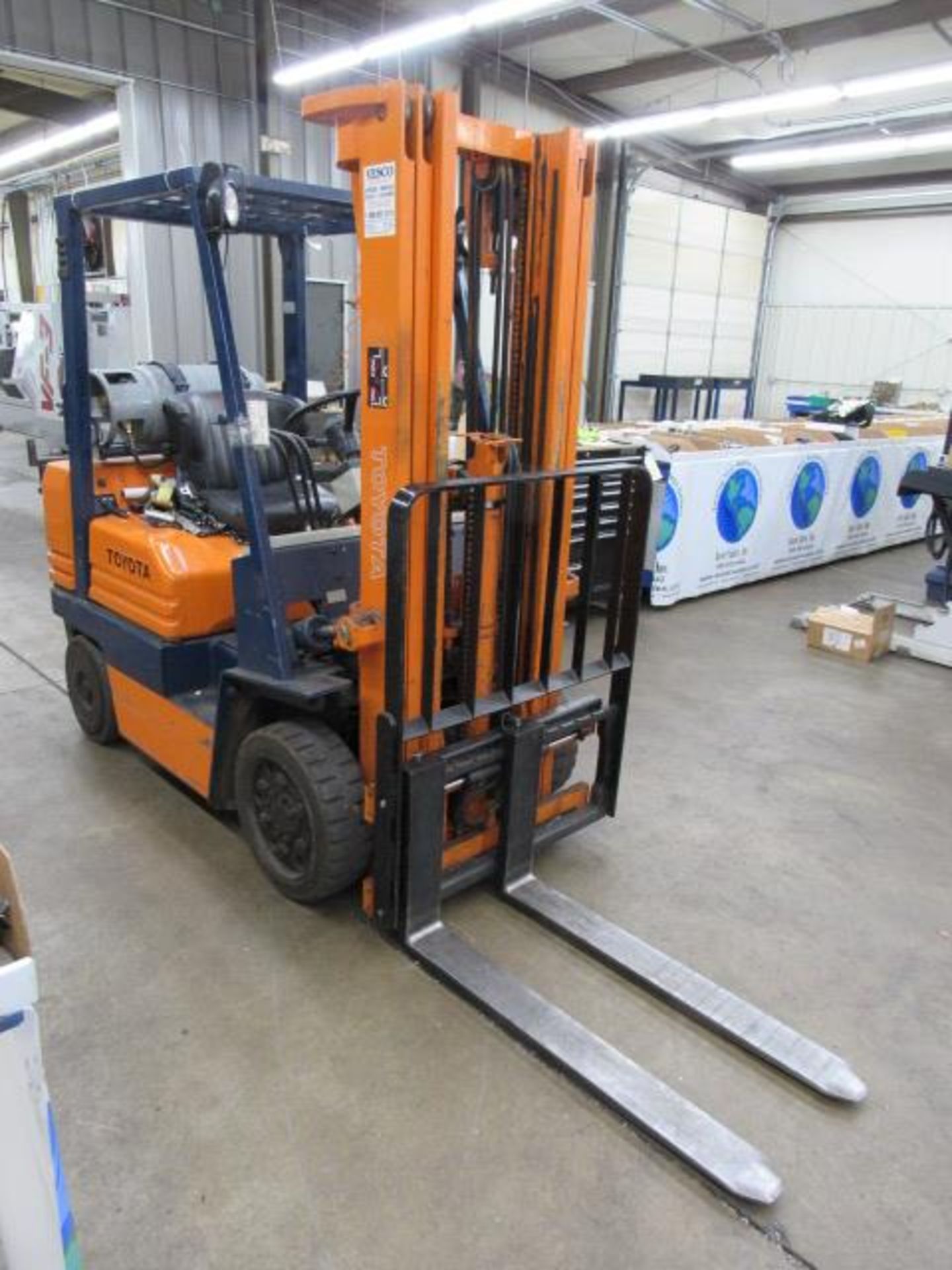 Toyota Model 5FGC25 4,500 lb. Capacity LP Forklift - Image 5 of 6