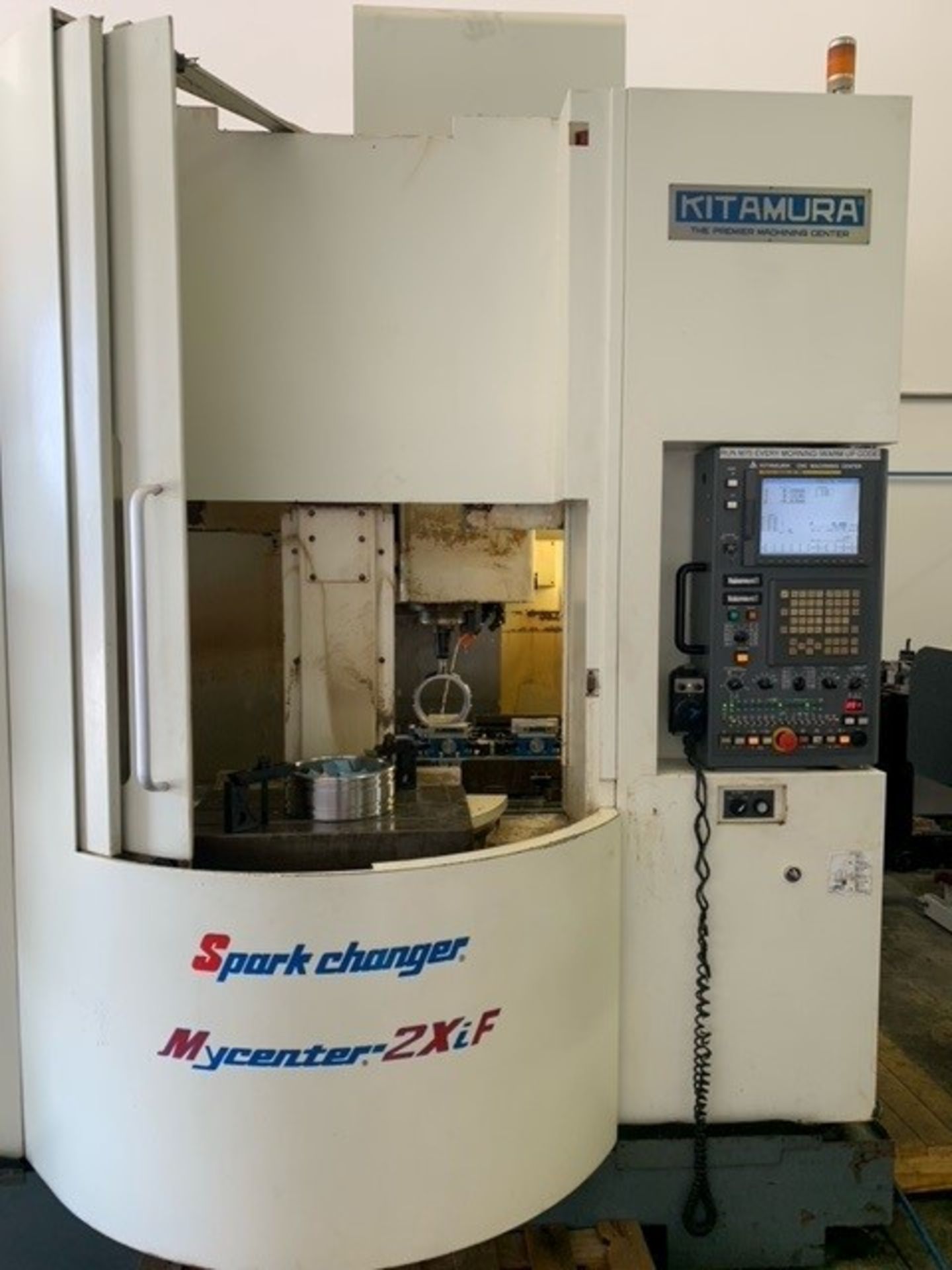 Kitamura Mycenter 2XiF CNC Vertical Machining Center - Bild 2 aus 7