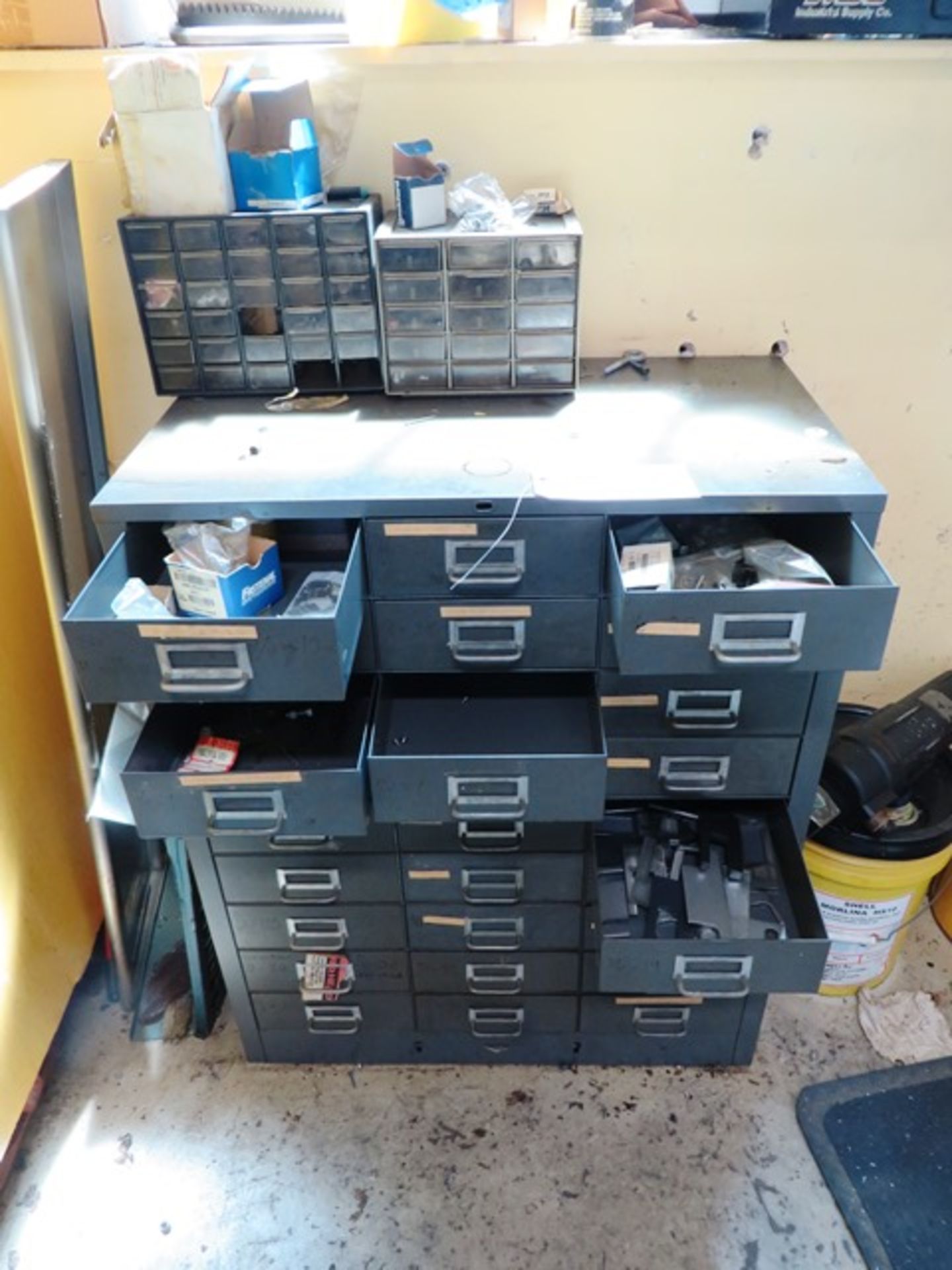 (27) Drawer Lista Type Tool Cabinet