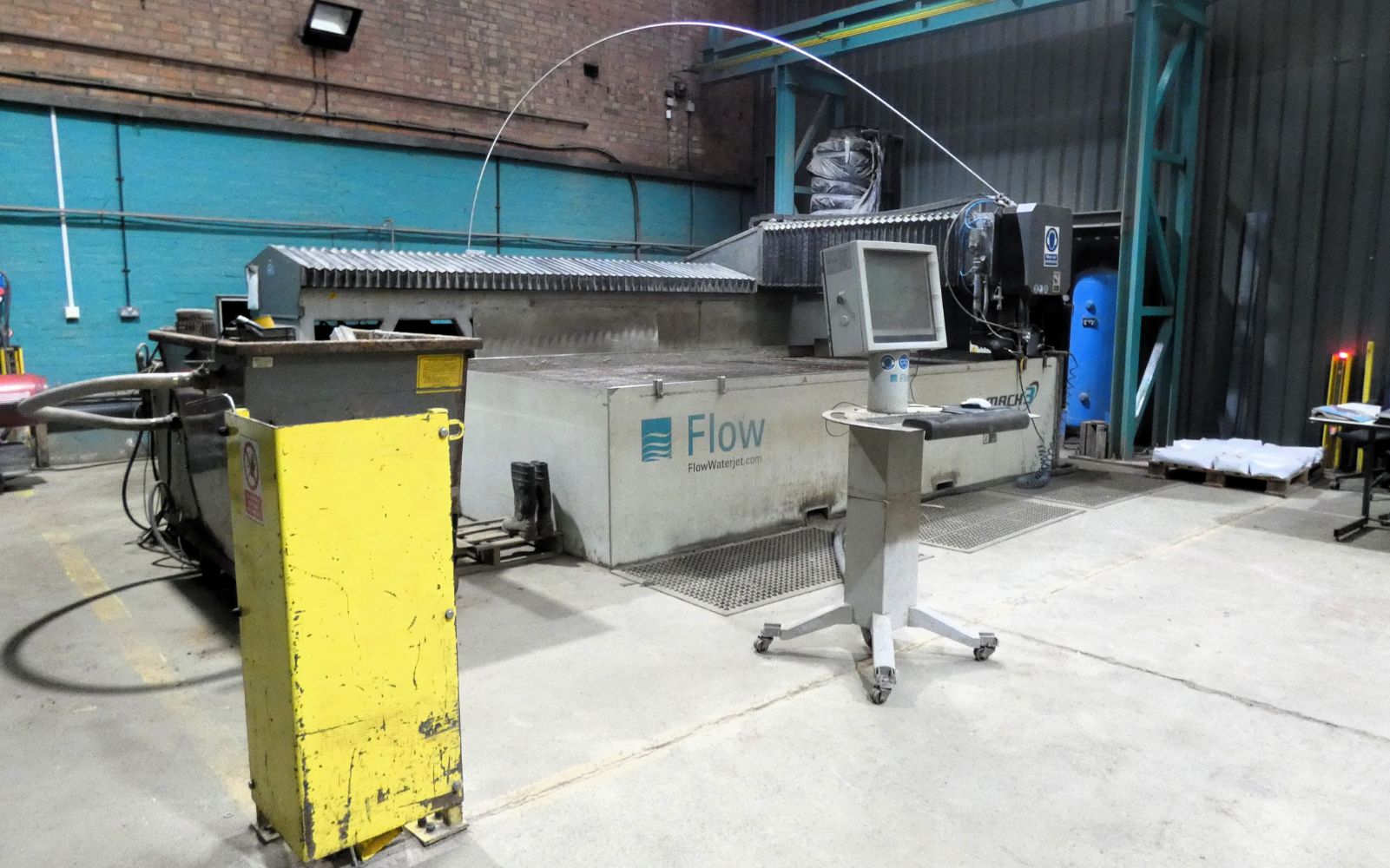 SHORT NOTICE SALE OF A FLOW MACH 3 FLYING BRIDGE WATER JET CUTTER