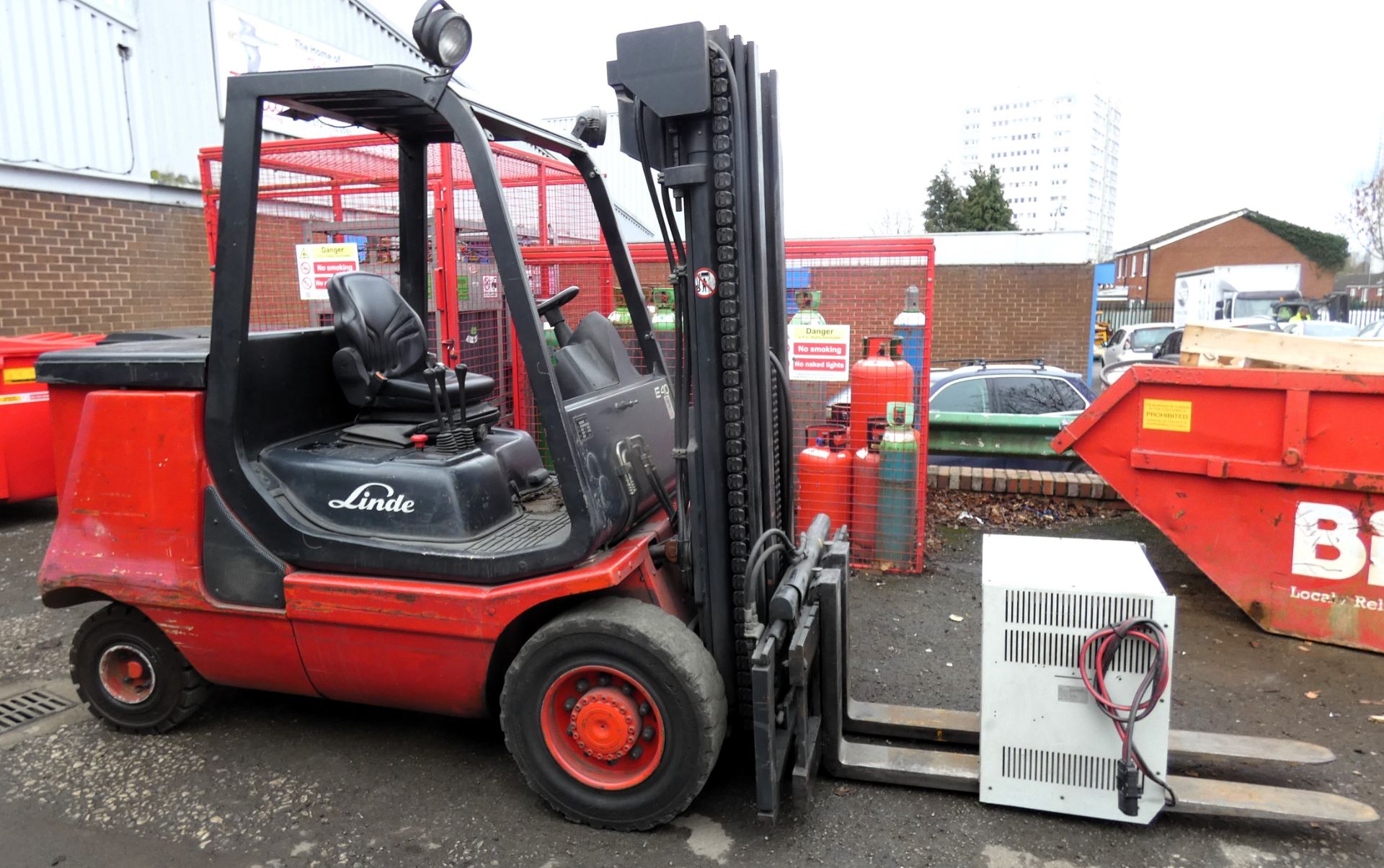 Linde Electric Fork Lift Truck & Charger