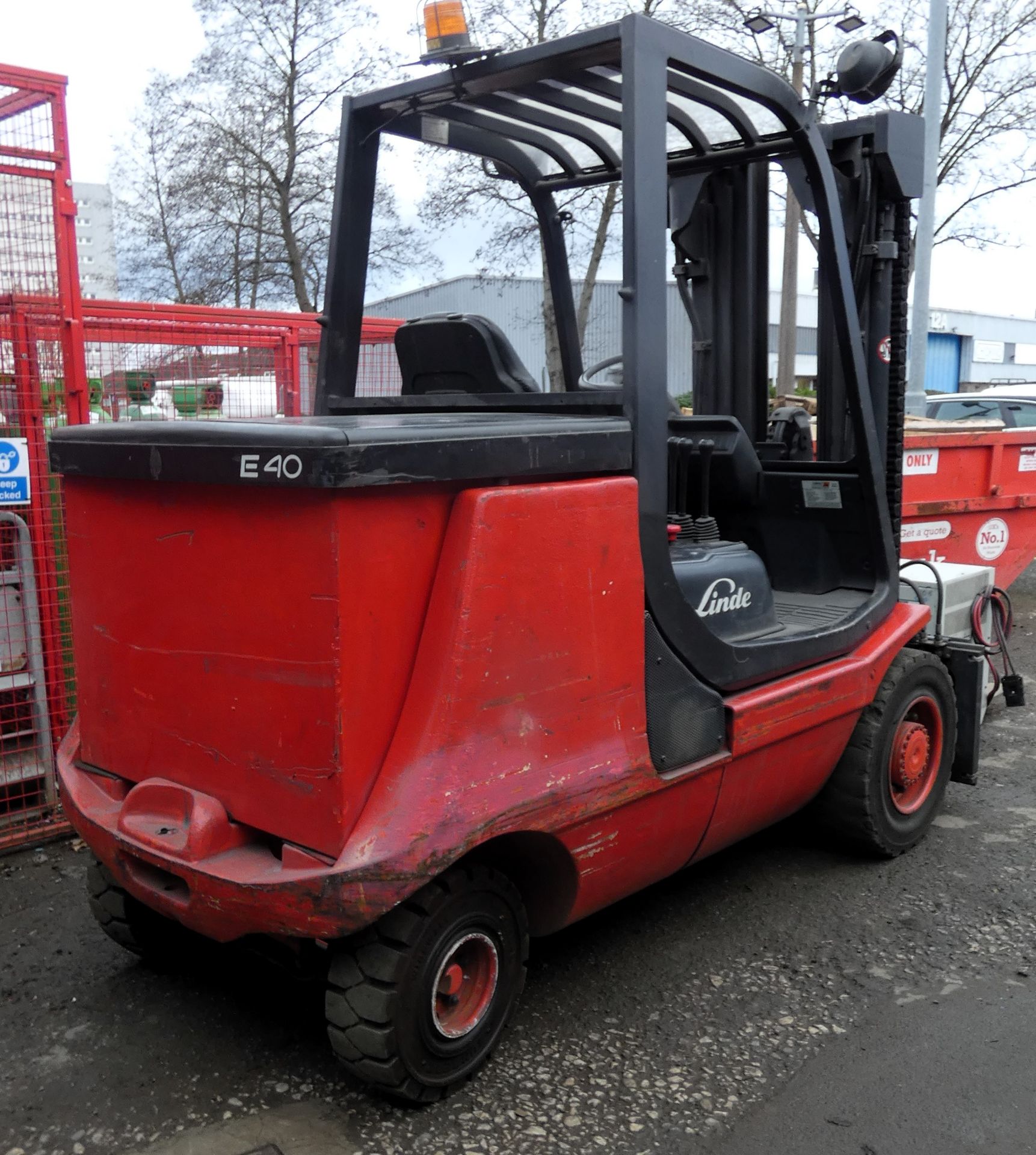 Linde Electric Fork Lift Truck & Charger - Image 2 of 21