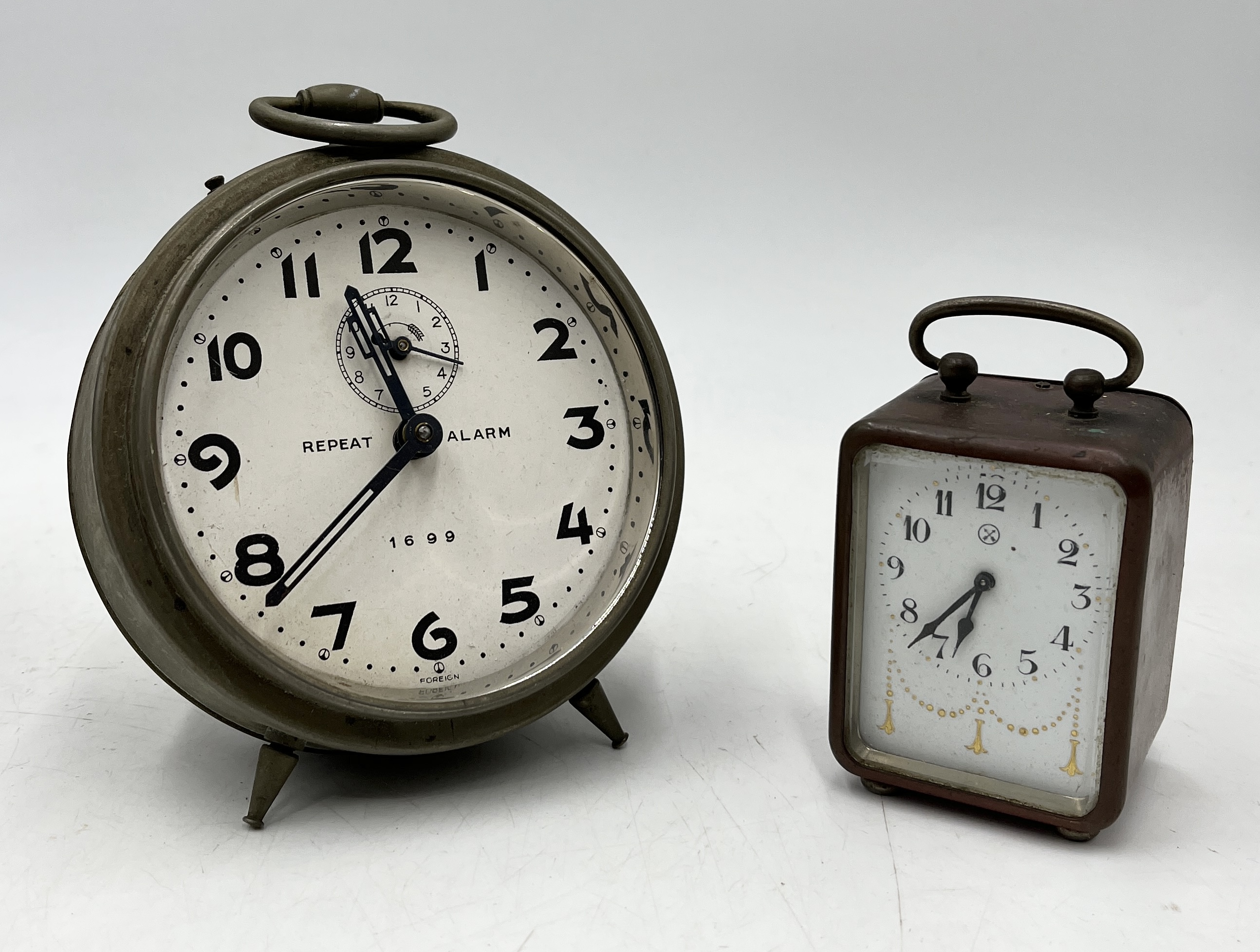 A collection of vintage alarm clocks including Thomas Russell & Sons along with an onyx Ronson - Image 4 of 6