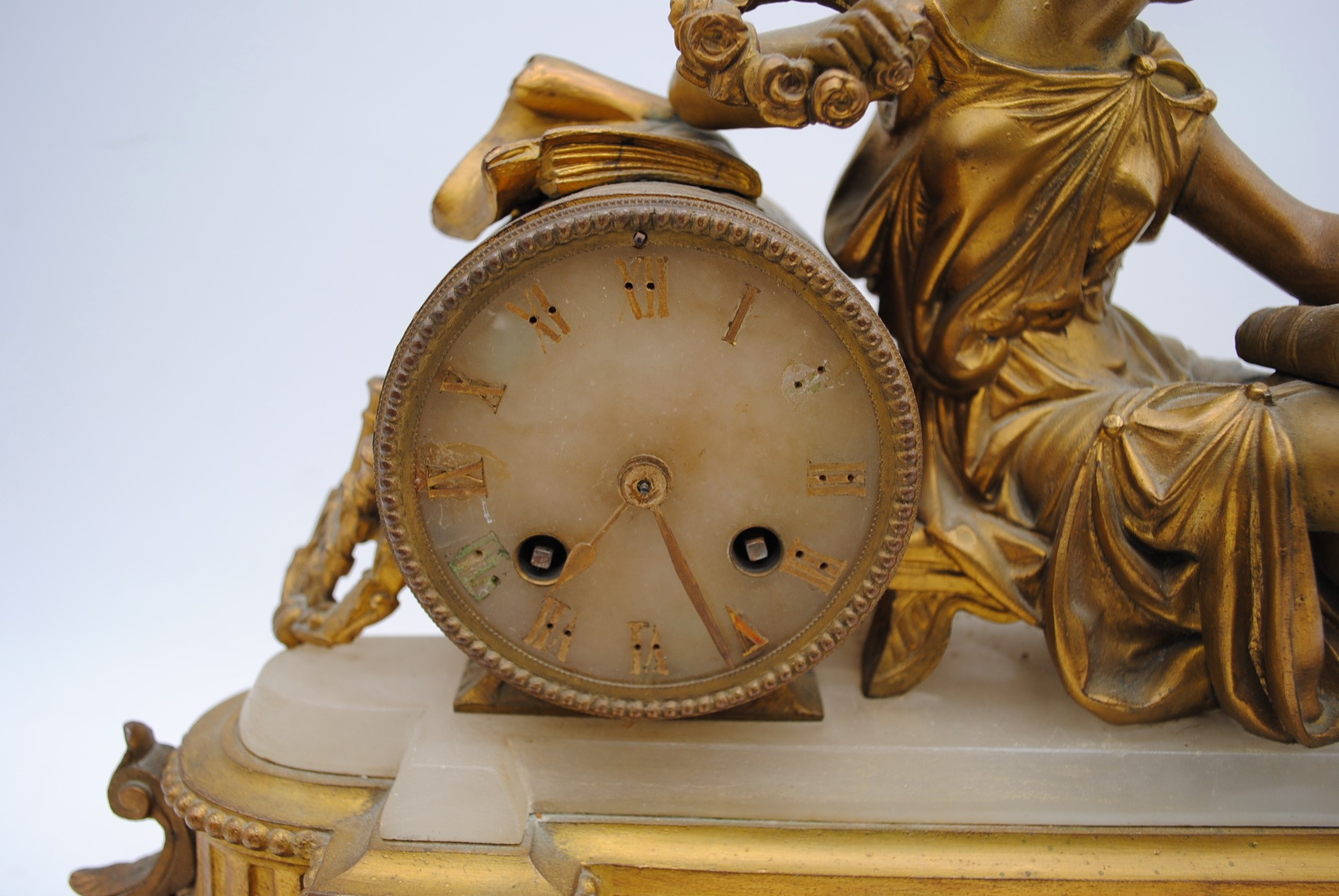 A French Classical style gilded and marble mantel clock, with key - Image 3 of 9