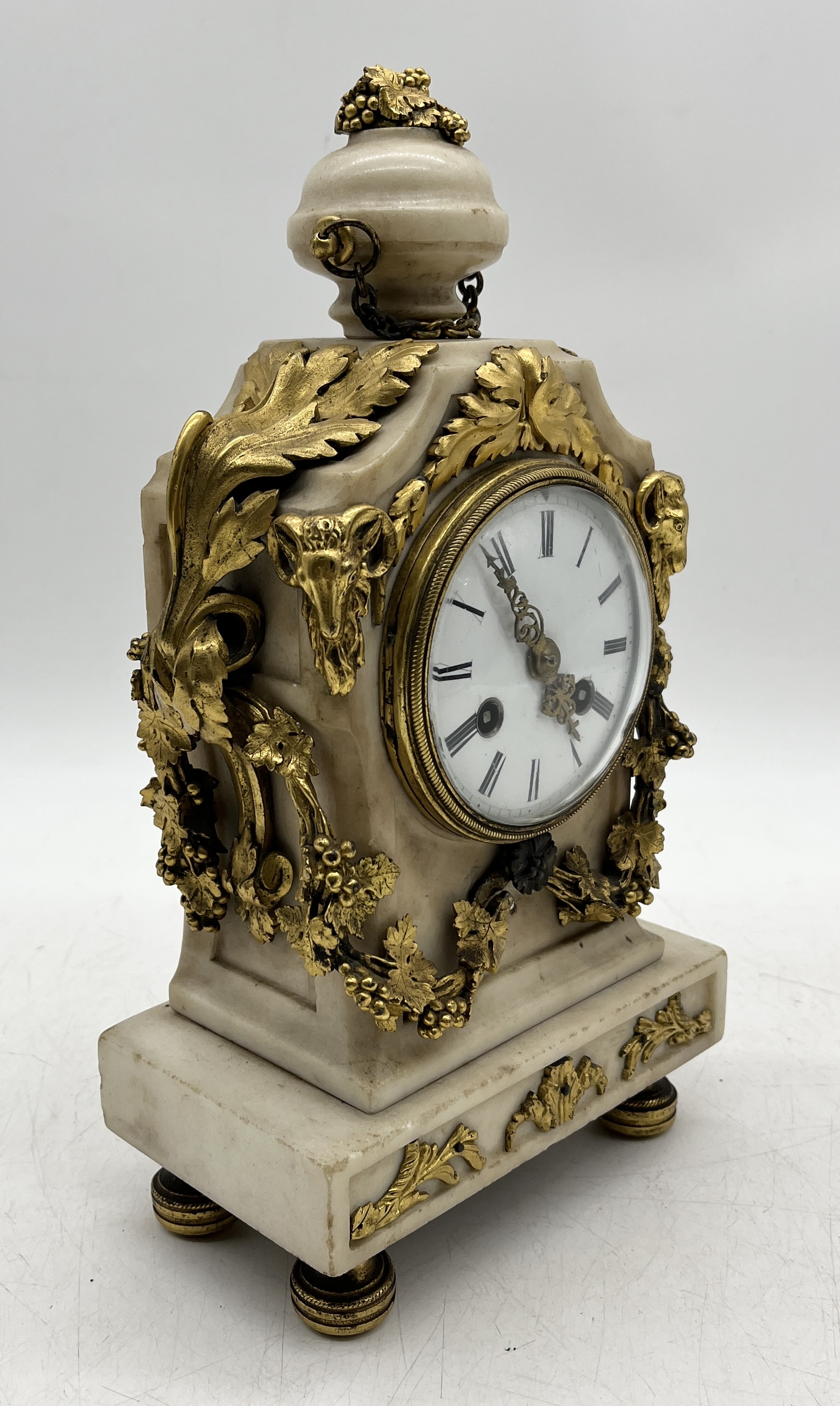 A French alabaster and ormolu mantle clock on bun feet (one part loose but present) - Image 2 of 4