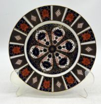 A Royal Crown Derby Imari pattern dinner plate - diameter 26cm