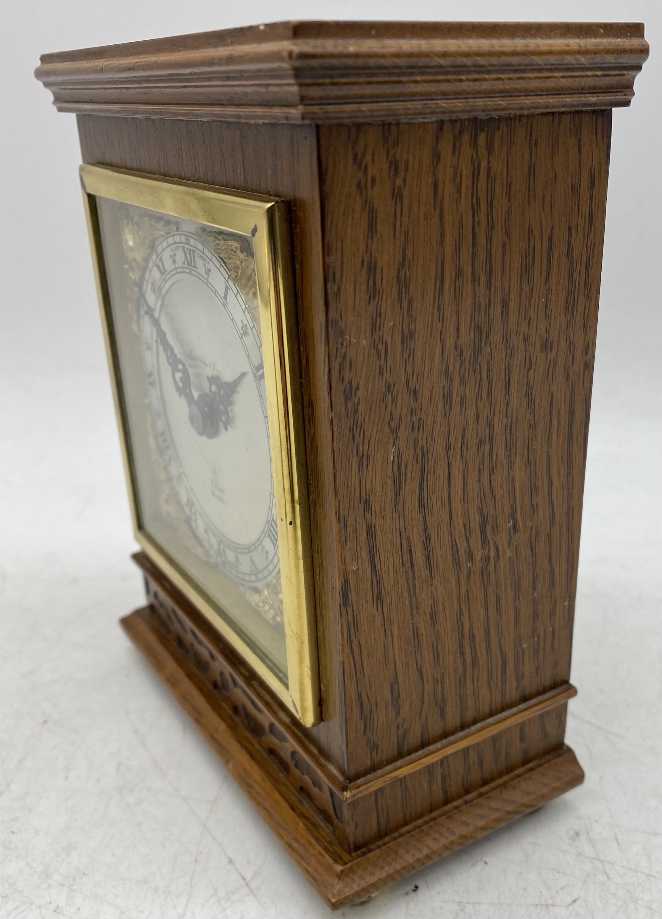 An Elliott of London small bracket clock in oak case along with a brass Swiza alarm clock - Image 4 of 9