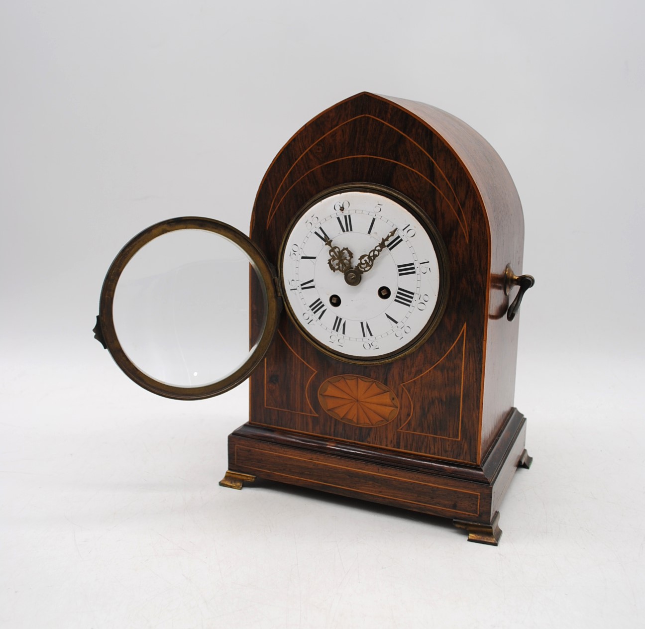 An Edwardian inlaid mantel clock, with keys - Image 5 of 11