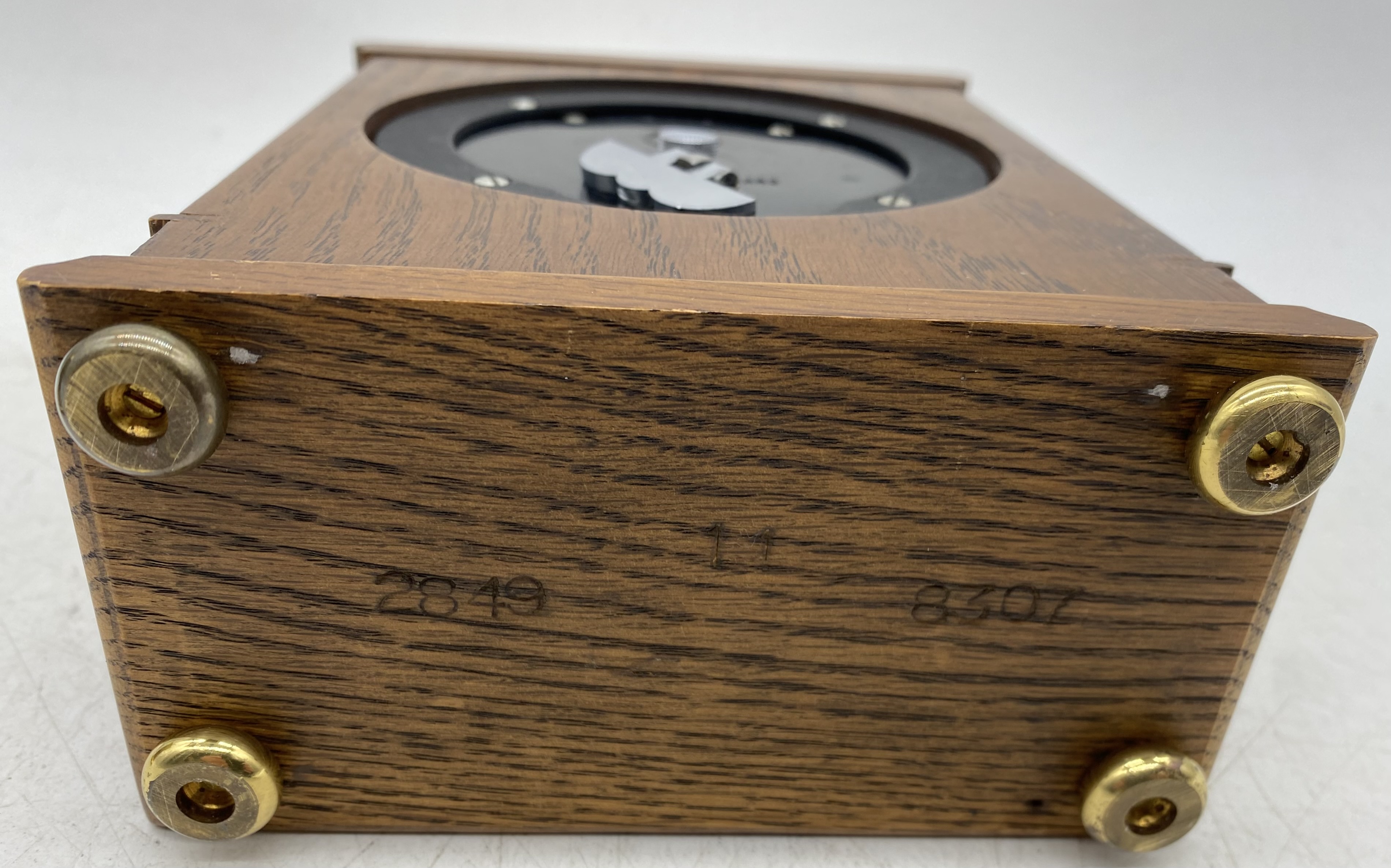 An Elliott of London small bracket clock in oak case along with a brass Swiza alarm clock - Image 6 of 9