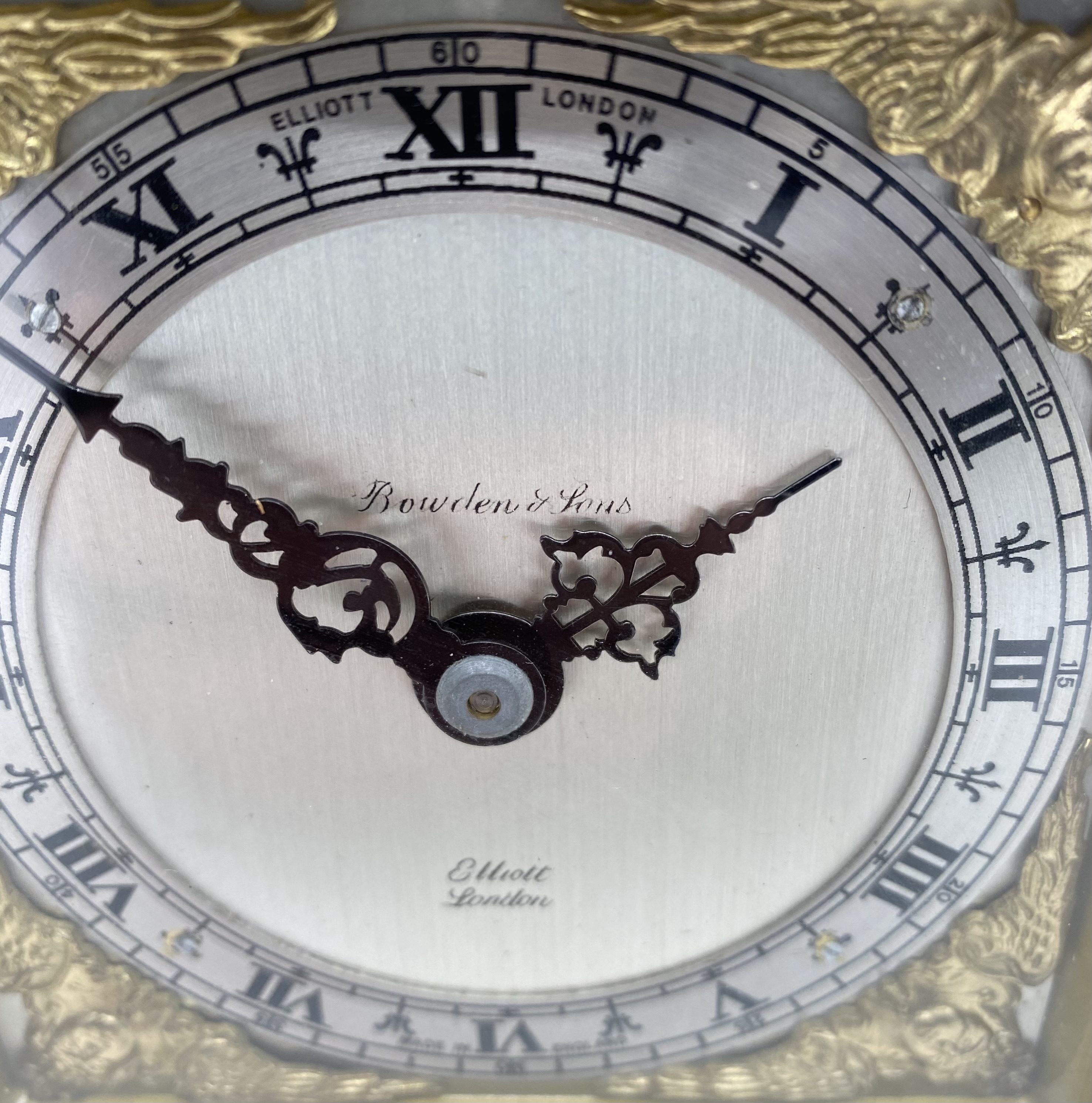 An Elliott of London small bracket clock in oak case along with a brass Swiza alarm clock - Image 3 of 9