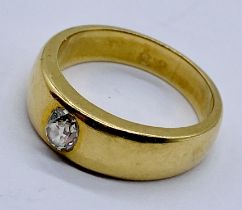 An 18ct gold ring set with a diamond of approximately 0.25ct, total weight 8.2g, size M