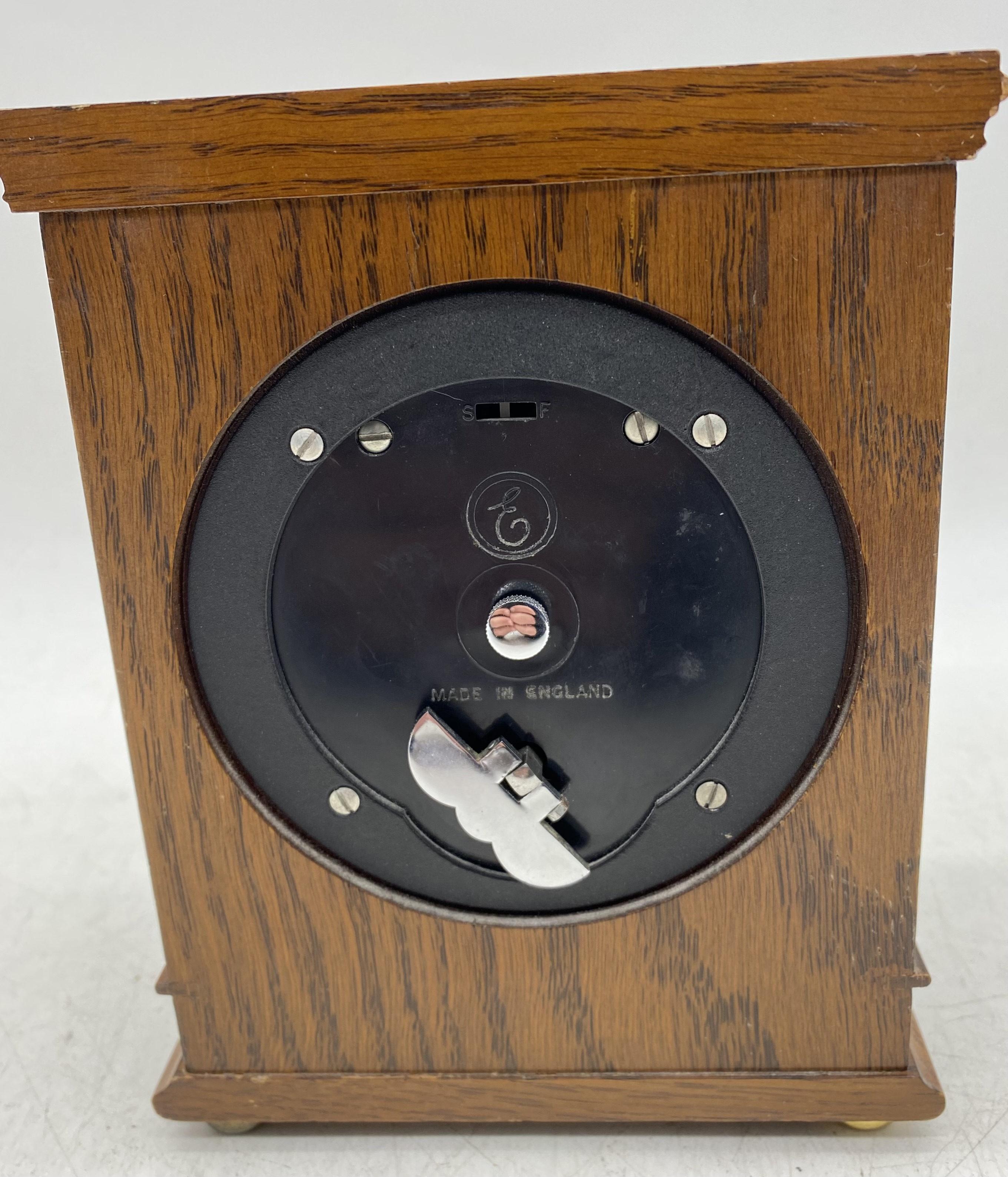An Elliott of London small bracket clock in oak case along with a brass Swiza alarm clock - Image 5 of 9