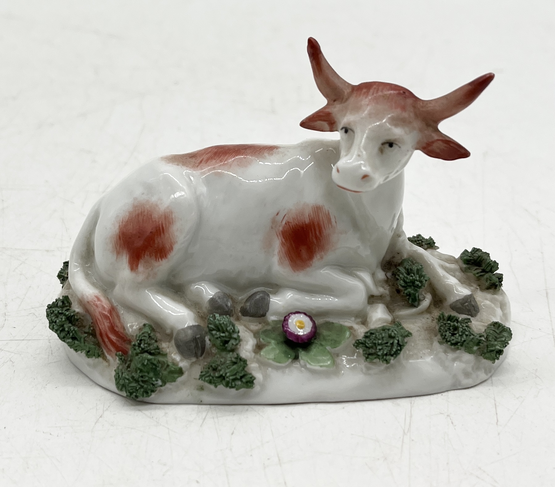 A small Staffordshire figure of a cow along with a pair of Staffordshire cats (1 A/F) - Image 4 of 5