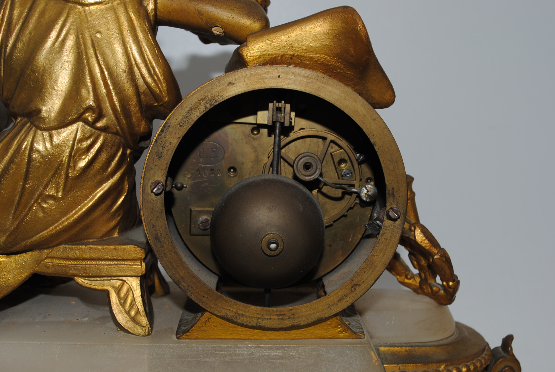 A French Classical style gilded and marble mantel clock, with key - Image 8 of 9