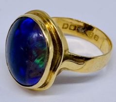 An early Victorian 15ct (tested) ring set with a large two coloured cabochon (amethyst coloured