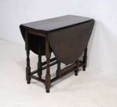 An oak gateleg table - length 133cm, depth 98cm, height 74.5cm