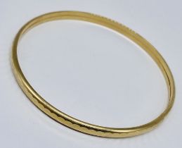 A 9ct gold bangle, weight 3.8g
