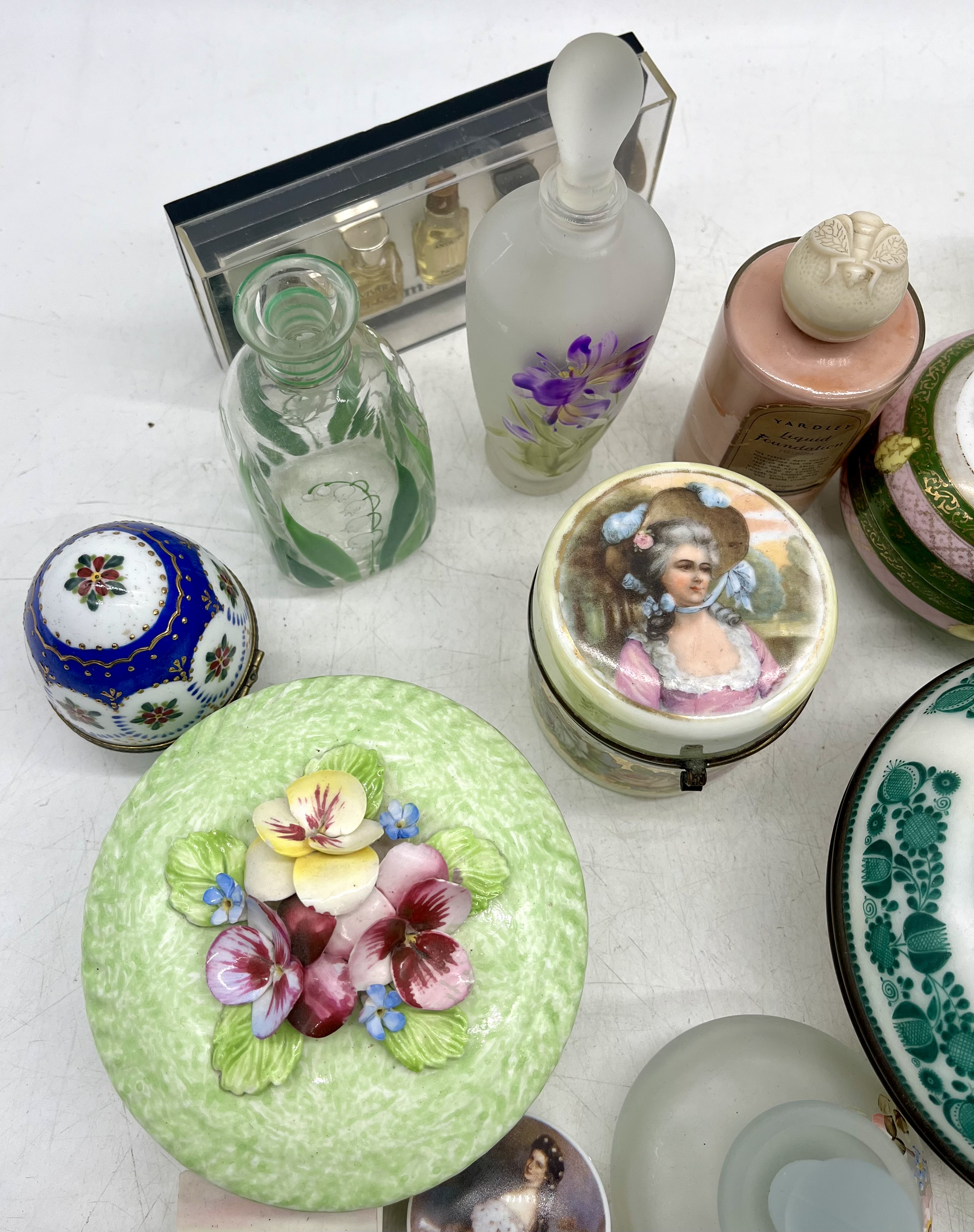 A collection of scent bottles, dressing table pots including Crown Derby etc - Image 17 of 29