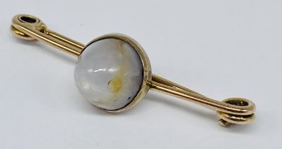 A 9ct gold brooch set with a cabochon star sapphire