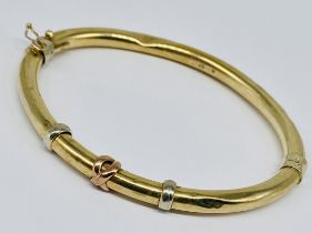 A 9ct gold hinged bracelet, weight 7.2g