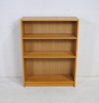 A modern freestanding bookcase - length 80cm, depth 28cm, height 106cm