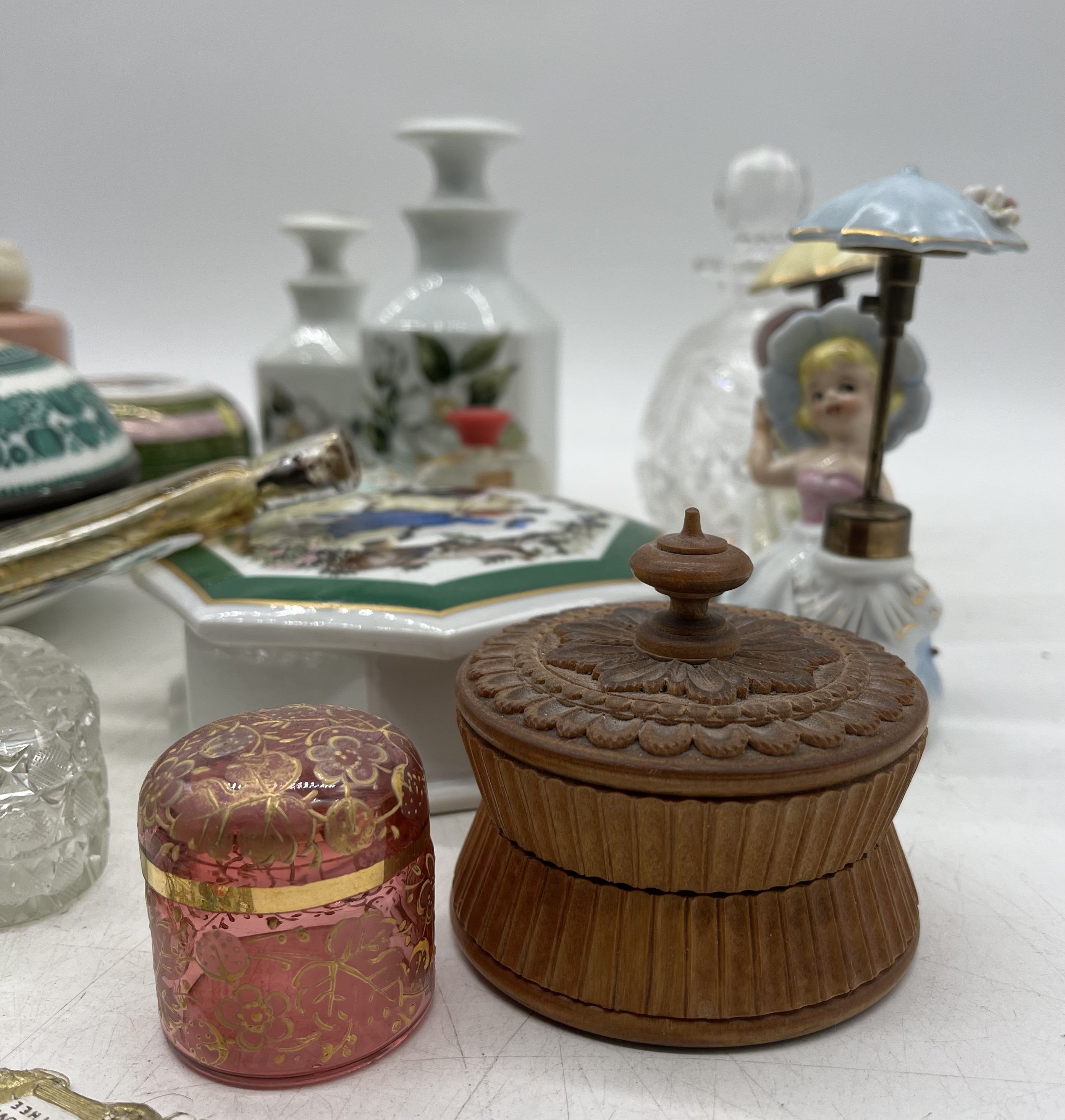 A collection of scent bottles, dressing table pots including Crown Derby etc - Image 19 of 29