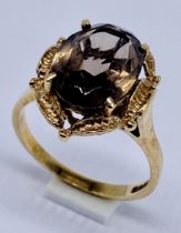 A 9ct gold ring set with smoky quartz, size S