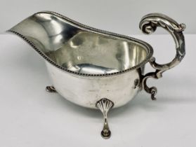 A hallmarked silver sauce/gravy boat, weight 161.7g