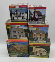 A collection of six boxed Hornby Skaledale OO gauge houses and pub including Aswell House (R8561),