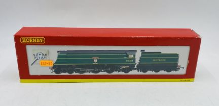 A boxed Hornby OO gauge Southern Railways 4-6-2 West Country Class "Blackmoor Vale" steam locomotive
