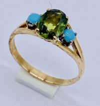 A Victorian 15ct gold ring set with a peridot flanked by turquoise, size N 1/2