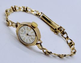 An Avia 9ct gold ladies wristwatch on 9ct gold strap, total weight including movement 9.8g