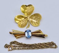 A 9ct gold bracelet along with a 9ct three leaf clover brooch (total weight 5.3g) and an unmarked