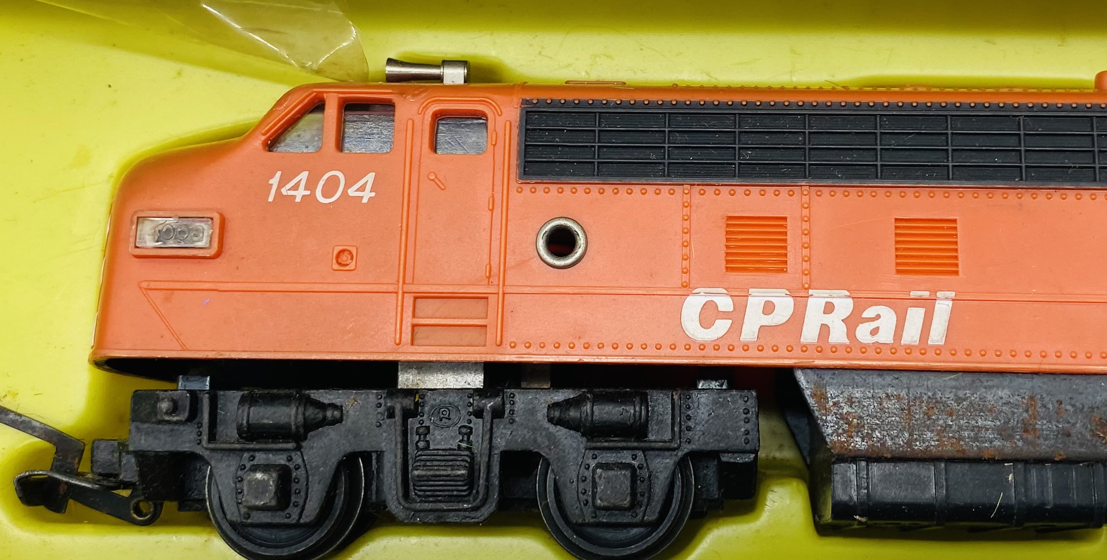 A boxed Hornby Railways OO gauge BR Class 47 "Mammoth" diesel locomotive (D1670) in green livery ( - Image 15 of 15