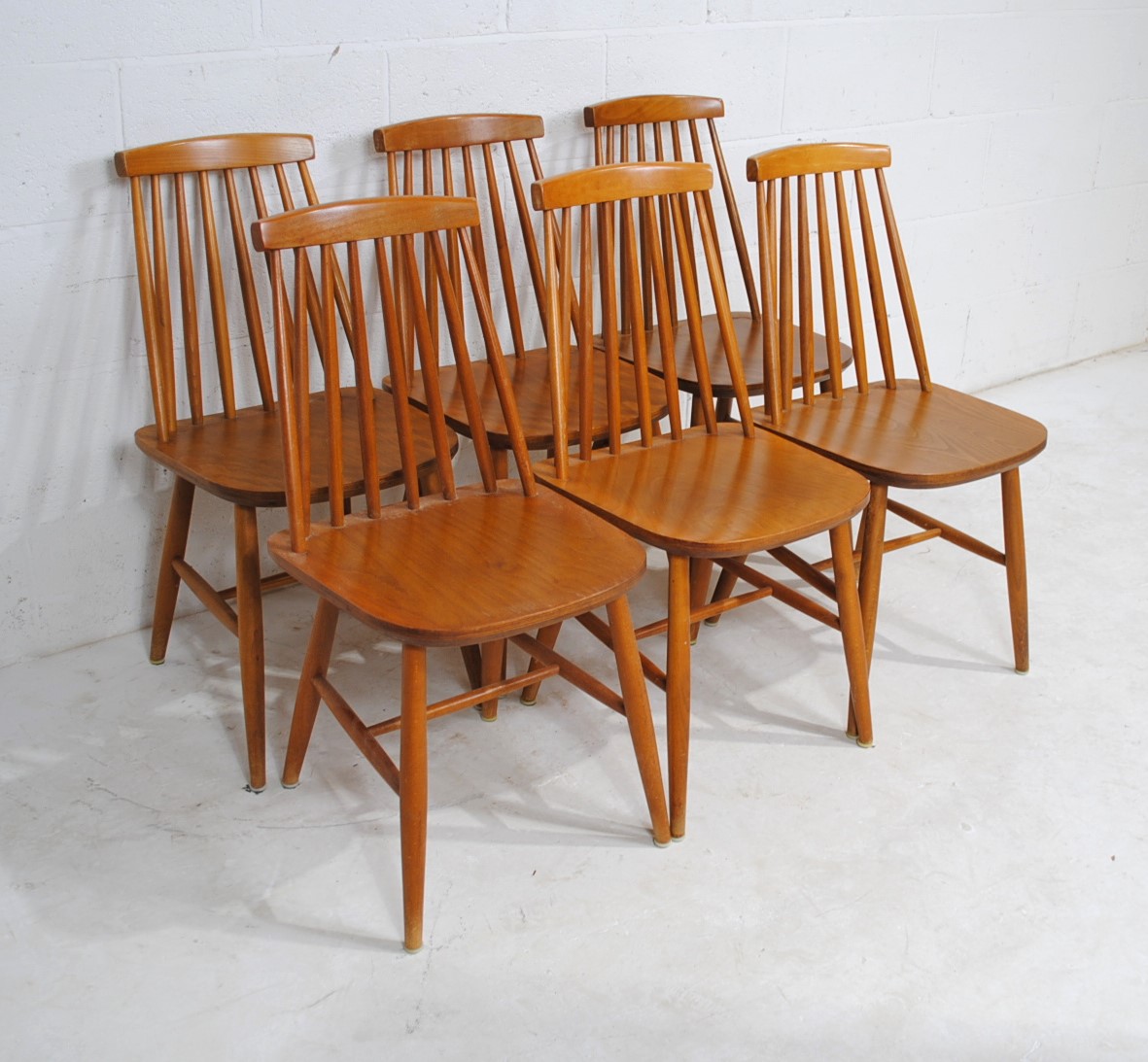 A set of six Ercol style stick-back chairs - Image 3 of 5