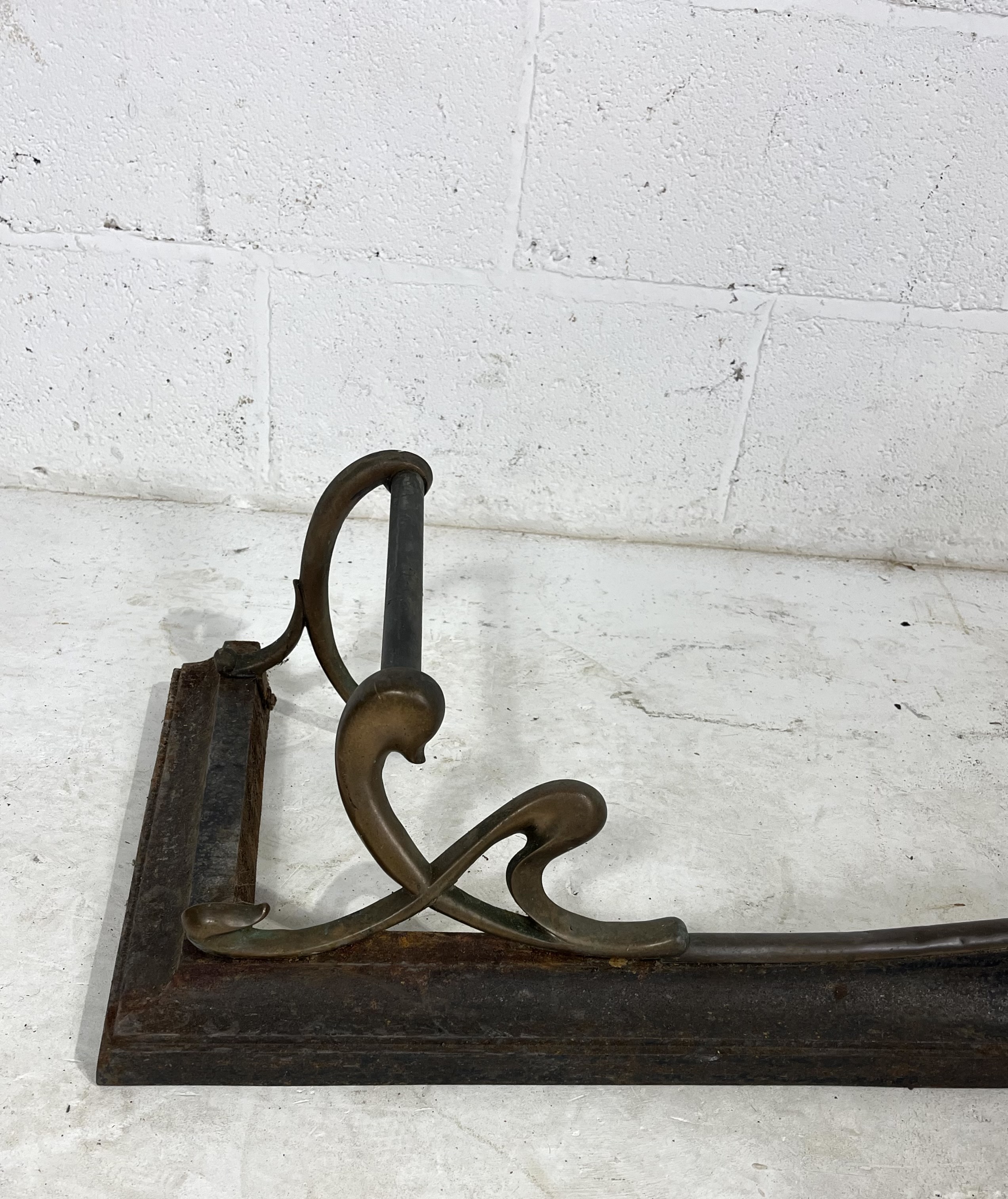 An Art Nouveau brass and iron vintage fender - Image 2 of 4