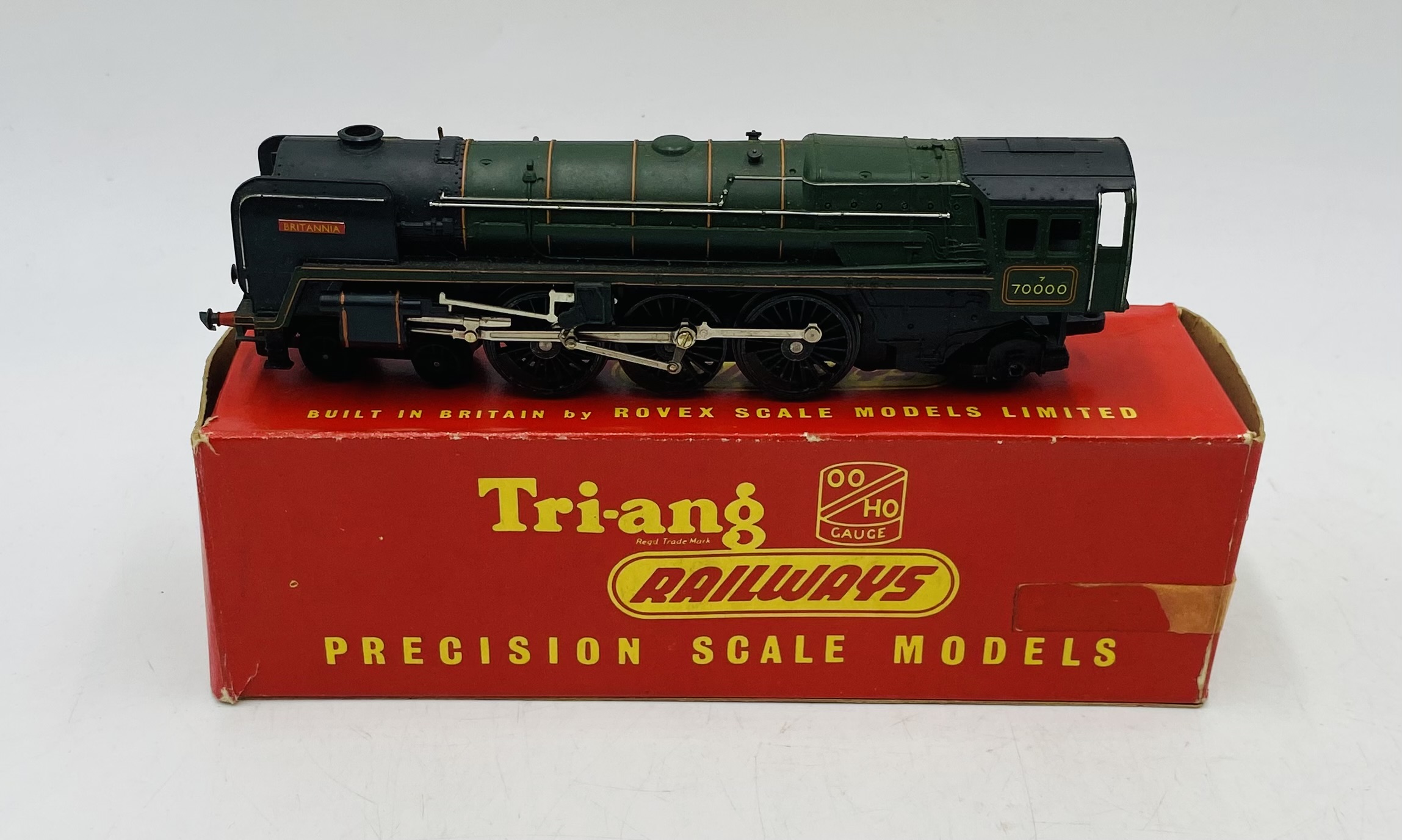A boxed Tri-ang Railways OO gauge 4-6-2 "Britannia" locomotive (R259S) with tender (R35) in green - Image 3 of 7