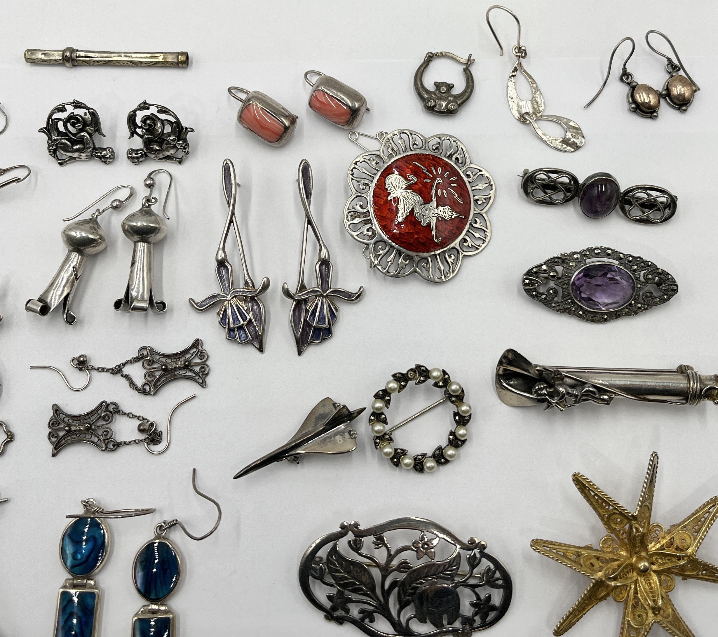 A collection of 925 silver and SCM brooches, earrings etc. - Image 3 of 5