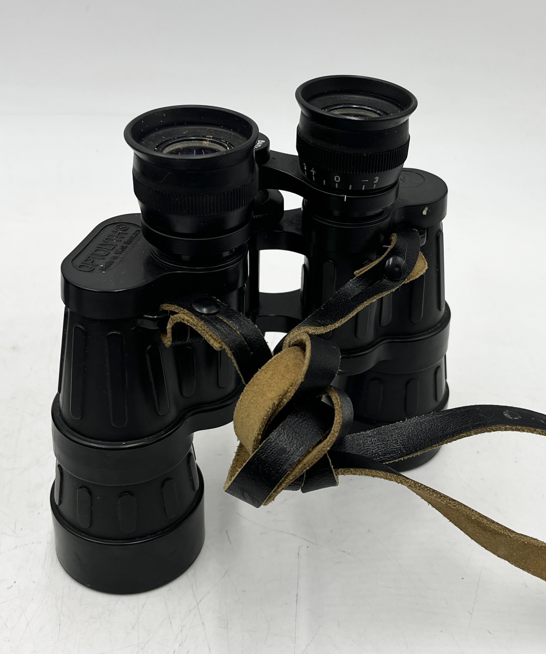 A collection of binoculars including a pair of West German Optolyth Alpin 10 x40 binoculars - Image 3 of 5