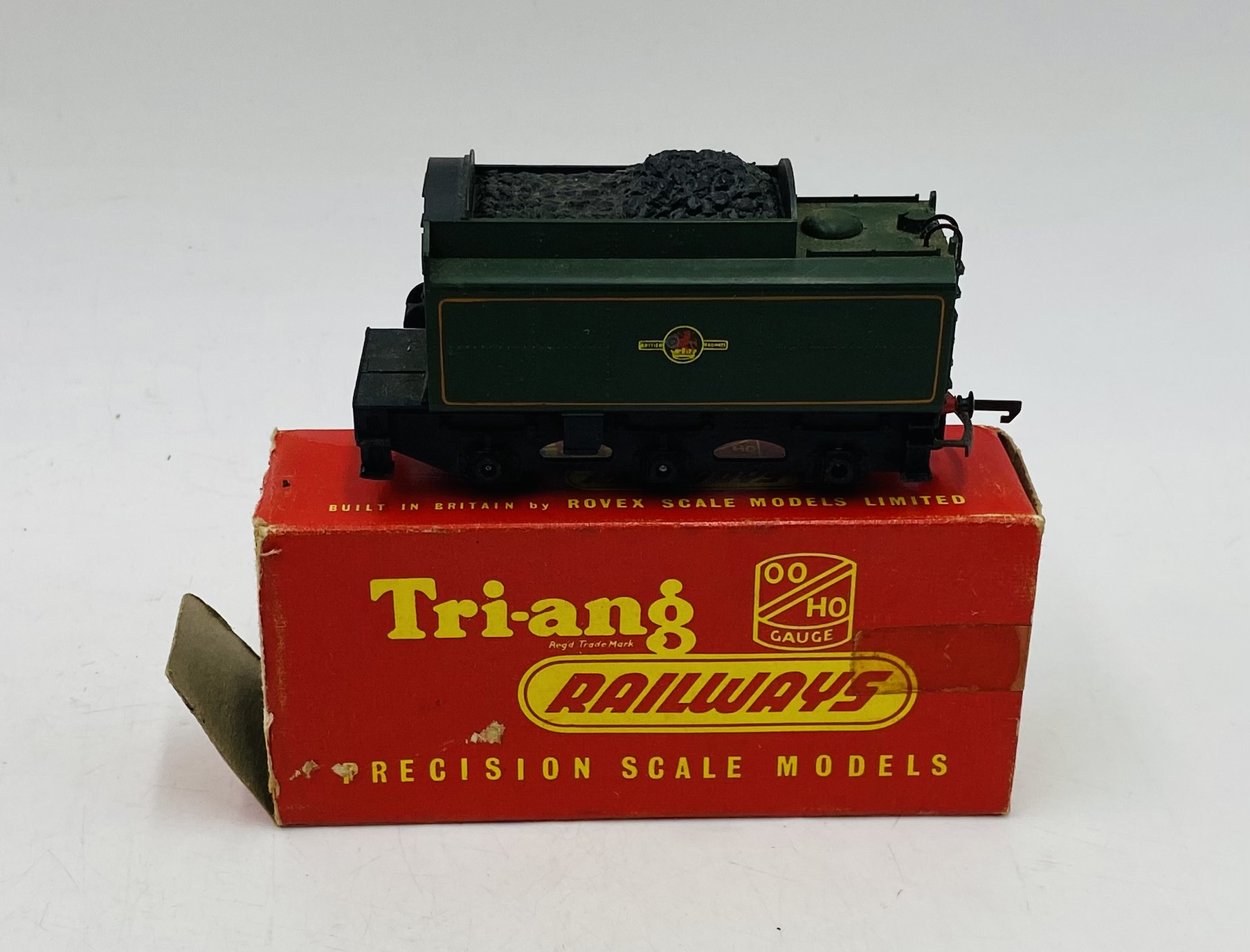 A boxed Tri-ang Railways OO gauge 4-6-2 "Britannia" locomotive (R259S) with tender (R35) in green - Image 5 of 7