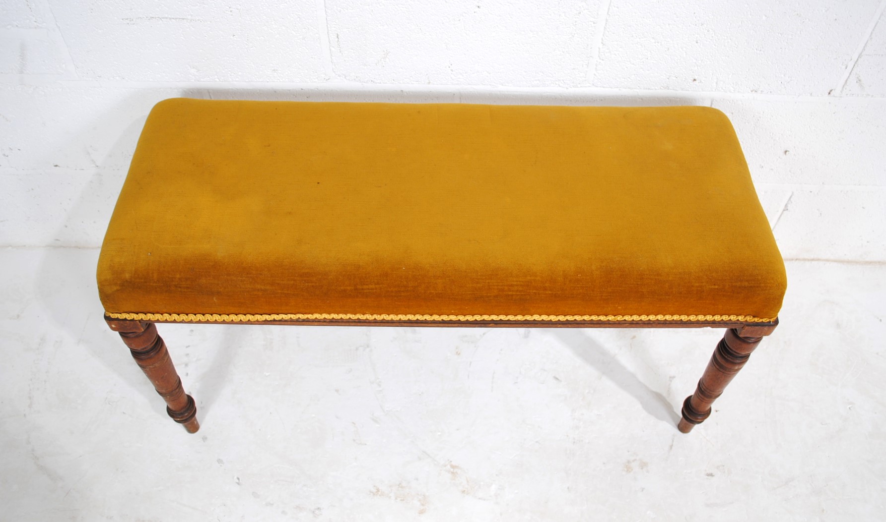 A Victorian upholstered duet stool, raised on turned mahogany legs - length 99cm, height 51cm - Image 4 of 5