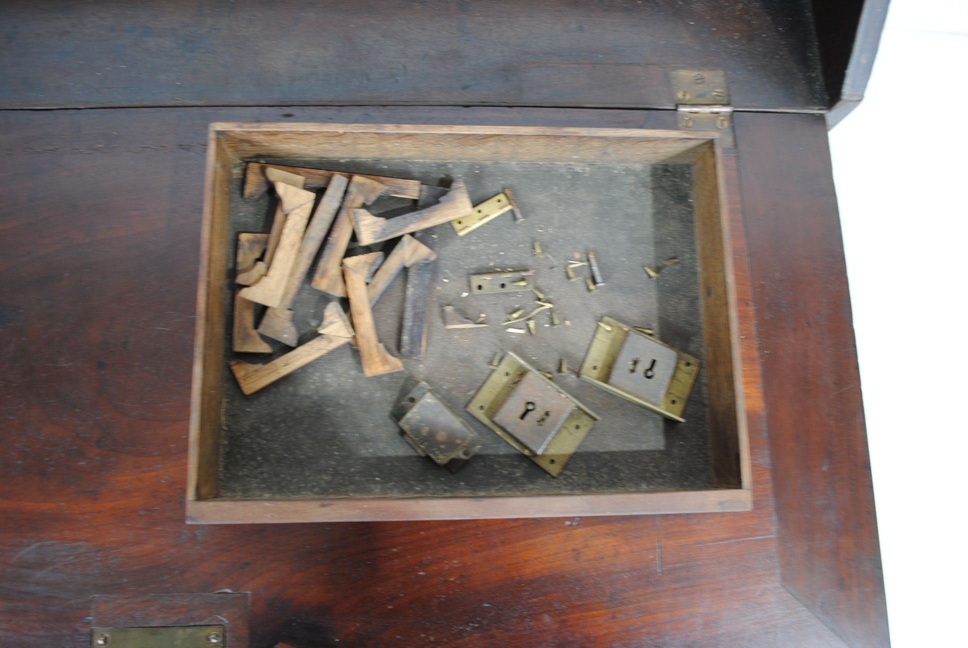 A Georgian mahogany bureau, with five drawers with brass handles, raised on bracket feet, with - Image 5 of 9